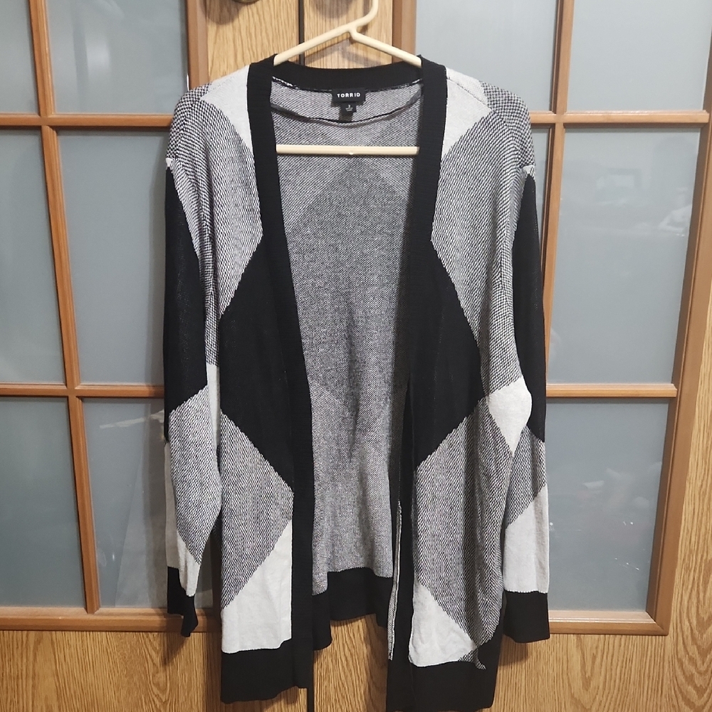 Torrid Black and White Geometric Pattern Open Front Womens Cardigan Size 2x